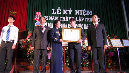 ມະຫາວິທະຍາໄລສ້າງຄູ ເຫ້ວ ສະເຫຼີມສະຫຼອງ 55 ປີ ແຫ່ງວັນສ້າງຕັ້ງໂຮງຮຽນ